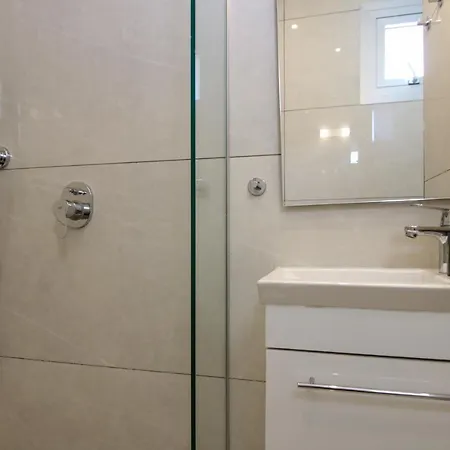 Phaedrus Living - Seaside Luxury Flat Harbour 104 פאפוס