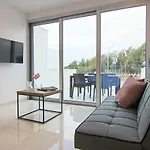 Phaedrus Living - Seaside Luxury Flat Harbour 104 *