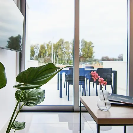 Phaedrus Living - Seaside Luxury Flat Harbour 104 Apartament Pafos