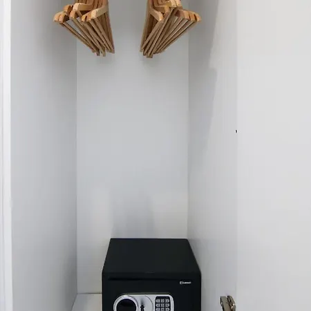 Phaedrus Living - Seaside Luxury Flat Harbour 104